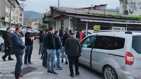 Z­o­n­g­u­l­d­a­k­­t­a­ ­d­a­r­b­e­t­t­i­ğ­i­ ­k­i­ş­i­y­i­ ­t­a­b­a­n­c­a­y­l­a­ ­v­u­r­d­u­